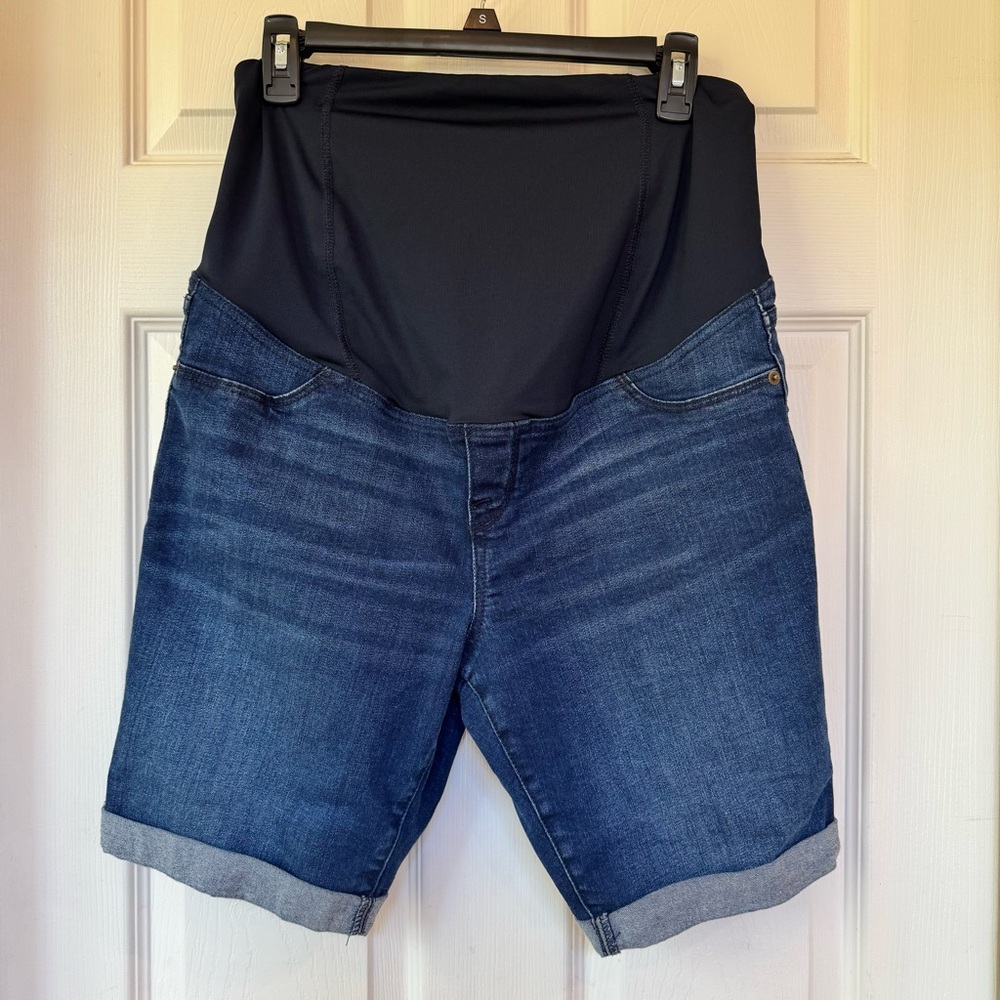 Ingrid & Isabel Maternity Bermuda Shorts 10 Pregnancy Belly Band Mom Medium Wash